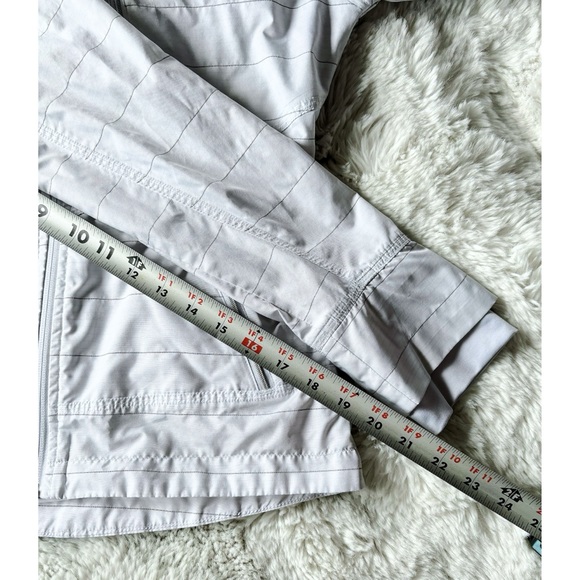 EUC Athleta White Gray Striped Windbreaker Hooded Jacket Size XSmall Thumbholes - Picture 13 of 15